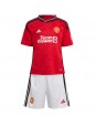 Otroški Nogometna dresi replika Manchester United Donny van de Beek #34 Domači 2023-24 Kratek rokav (+ hlače)